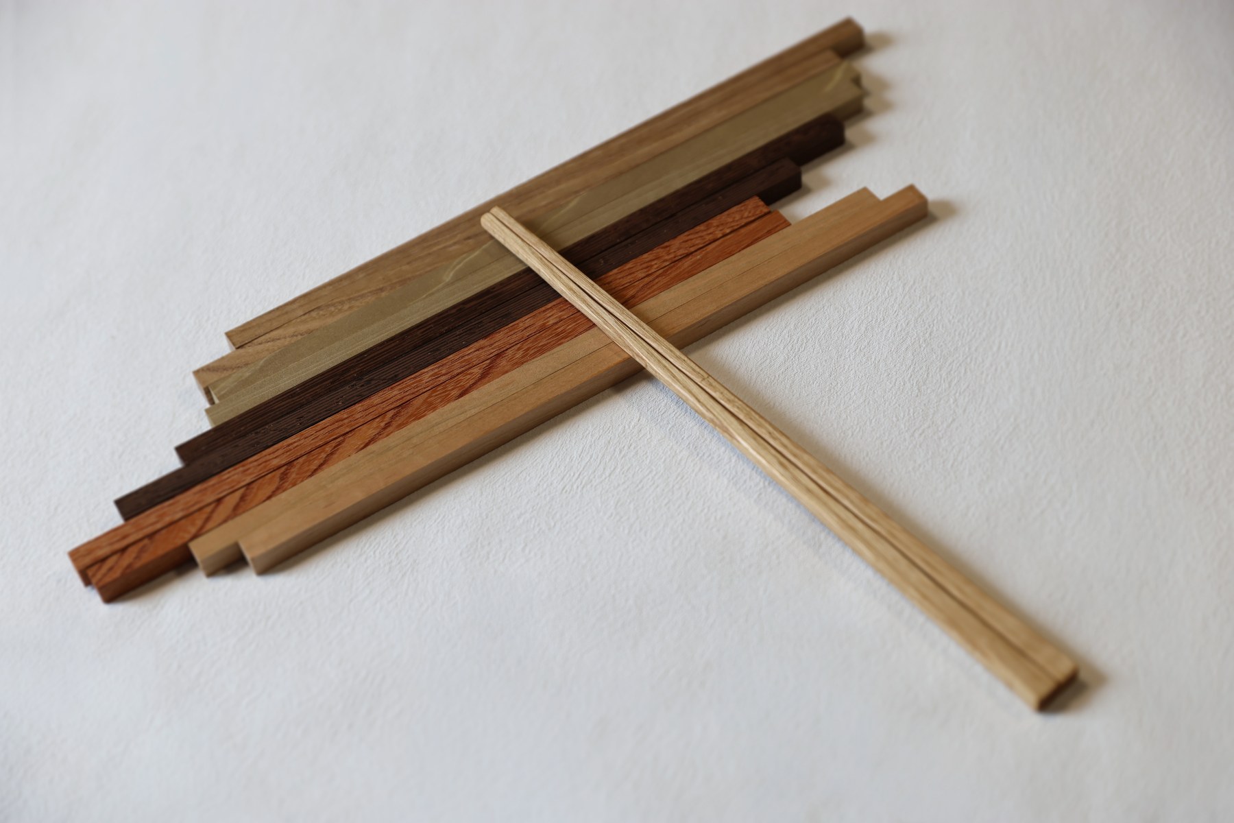 完成に近づいた手作りのお箸